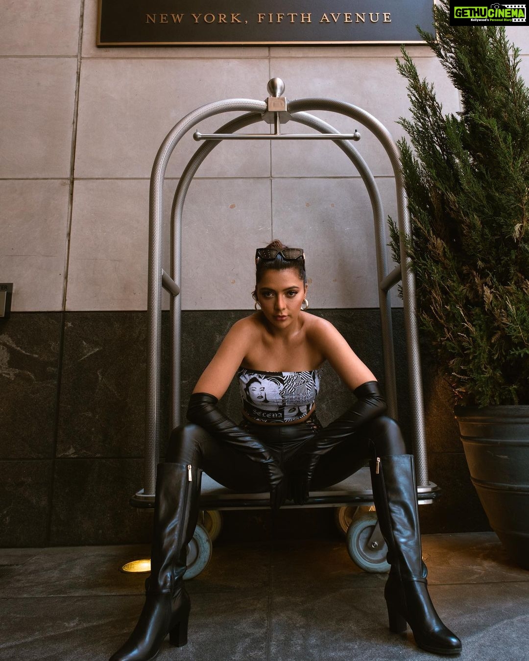 Ruhi Singh Instagram - Precious cargo The Langham, New York, Fifth Avenue