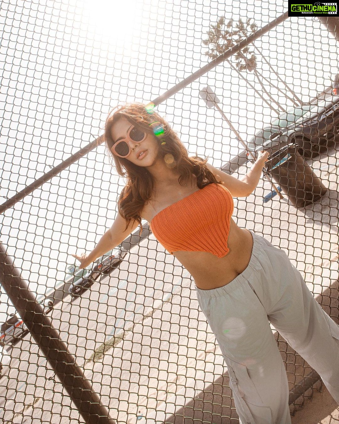 Ruhi Singh Instagram - Nothing comes close to the golden coast. Los Angeles, California