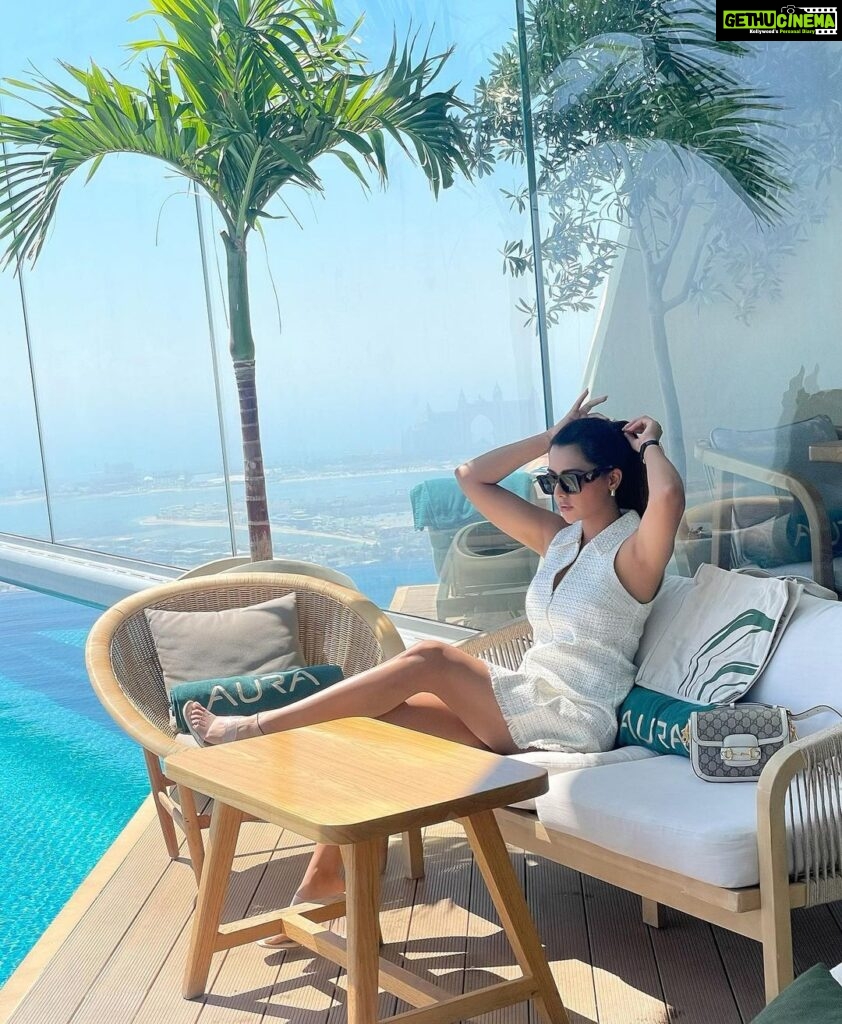 Ruhi Singh Instagram - The view was spectacular Aura Skypool Dubai
