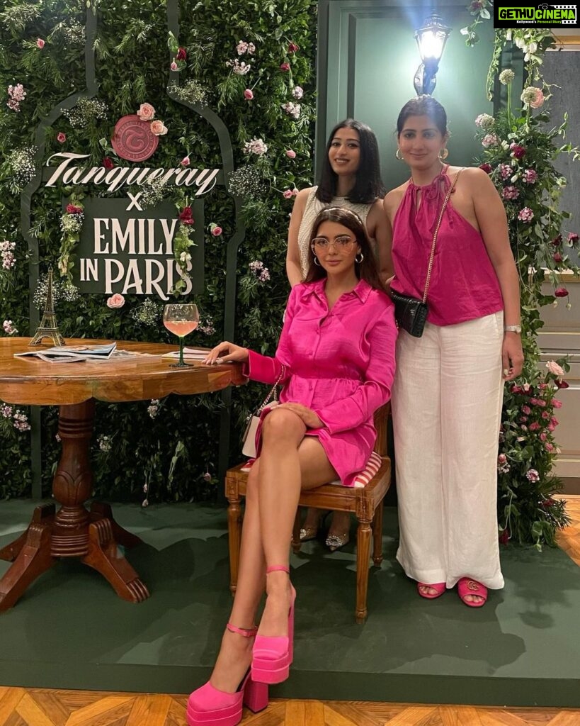 Ruhi Singh Instagram - Emily in Paris with @missmalini 😍 Such a fun brunch with my girls. Life’s beautiful 😻 Ps- I do everything extremely seriously, including following dress codes 😂 what do you think of my #emilyinparis look? Ditas Mumbai