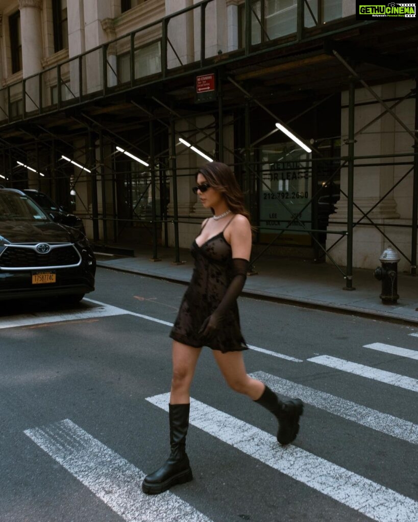 Ruhi Singh Instagram - Someone tell gossip girl I’m here right now @nicoleschwarze New York City