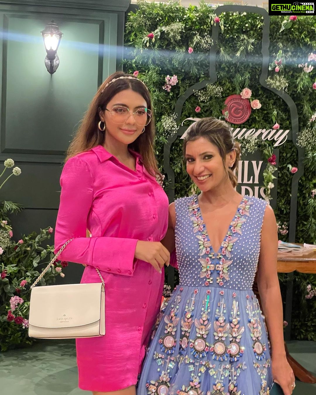 Ruhi Singh Instagram - Emily in Paris with @missmalini ๐ Such a fun brunch with my girls. Lifeโs beautiful ๐ป Ps- I do everything extremely seriously, including following dress codes ๐ what do you think of my #emilyinparis look? Ditas Mumbai