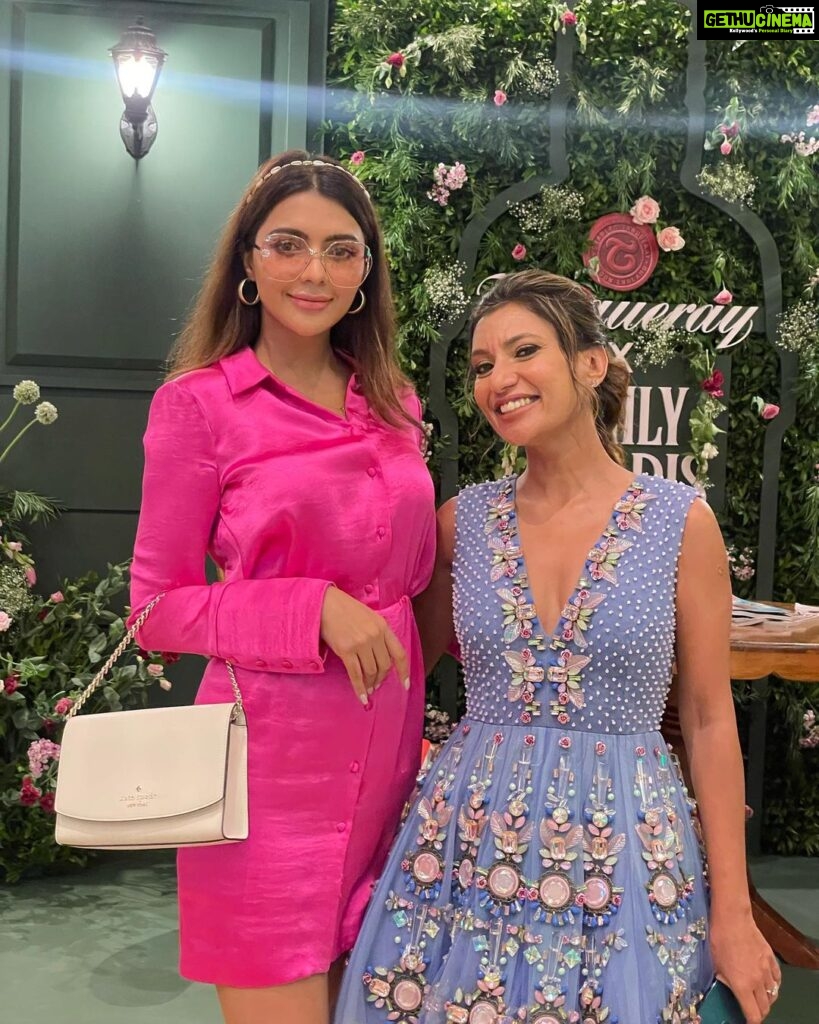 Ruhi Singh Instagram - Emily in Paris with @missmalini 😍 Such a fun brunch with my girls. Life’s beautiful 😻 Ps- I do everything extremely seriously, including following dress codes 😂 what do you think of my #emilyinparis look? Ditas Mumbai