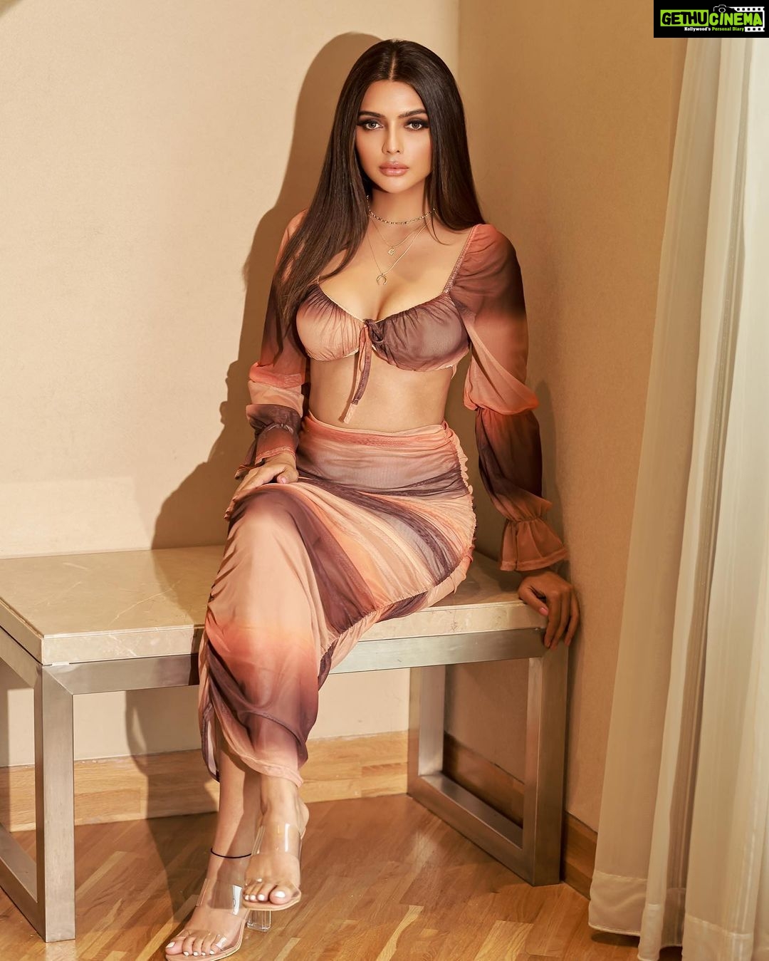 Ruhi Singh Instagram - @amitkhannaphotography Hmua @makeupbynidhhikaushal