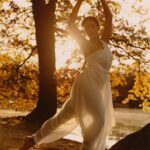 Rukmini Vijayakumar Instagram - Sunlight and shadows …. Photo @suleikamueller Styling @aartthie #parvati #bhakti #shiva #bharatanatyam #urudruta #innerlight #vedanta