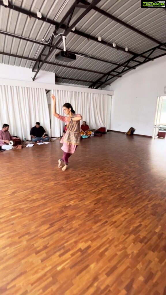 Rukmini Vijayakumar Instagram - I love dancing when I have real people playing the music in the same space. I can’t explain why it’s so much better…. But it is! After a few weeks off from performing, I’ll be on stage again on the 15th of May , First rehearsal is always a lot of stop and go, but thought I’d share some imperfect parts as well. This is the process. Will be much much better by the time we are on stage 😊 With @raghuramvocals , Mahesha swamy, @karthik_vydhatri and @shyam_rhythmgam 15th May , 6:30 pm Vasantotsavam Seeta Ramaswamy temple Pushpagiri, punkunnam Thrissur Open to all #bharatanatyam #dancer #rehearsals #indiandance #varnam #classicaldancer