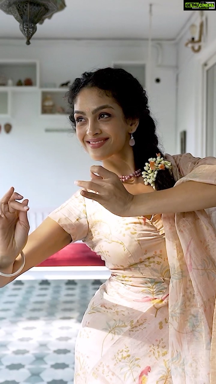 Rukmini Vijayakumar Instagram - I’m going to have a small discussion on the theatrical part of Bharatanatyam in the next two posts…. Please comment if you have thoughts 😊 I wanted to share this video as an example of the stylised theatrical language of Bharatanatyam. Here there is an imaginary child, that appears and disappears based on the imaginative structure of the choreography. The rhythm and steps in the mix reflect an inner emotive state while a narrative of mother and child hold the piece together. If you do not know the language of the song, how much of this do you understand? And why? Can you please share below. I will try to respond to as many comments as possible. #mother #yashoda #telugusong #bharatanatyam #abhinaya #indiandance #theater #theatre #imagination #acting