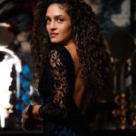 Rukmini Vijayakumar Instagram - Never look back…. Photo @sunnyjagesar #lookback #browngirl #curlyhair #indianwomen #lacyblack #blackdress