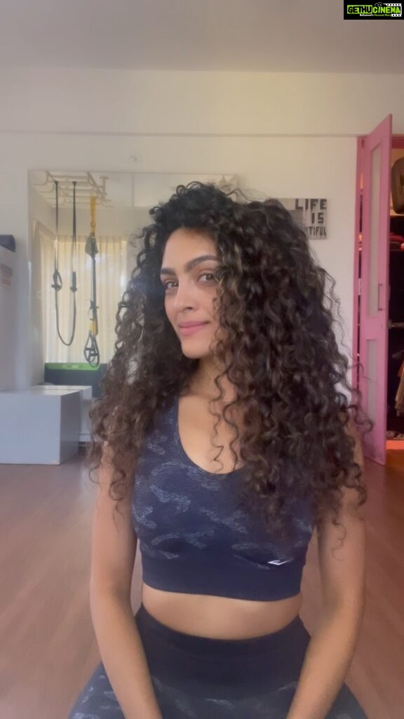Rukmini Vijayakumar Instagram - Not an ad. Just me and my curls. Used @kerastase_official shampoo and @doveindiachannel conditioner. Nothing else. But everyone’s curls are different and my curls react differently to weather. So what I use changes… no leave in product today … so my curls will stay for about 2 or 3 days before getting really knotted #curlyhair #curlyhaircare #curlyhairgirl #curlyhairdontcare #curlyhairstyles