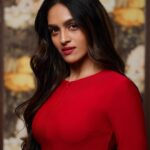 Rukmini Vijayakumar Instagram - The way that I wear my hair changes everything….. I think I’m seen differently… isn’t that strange? Photo: @sunnyjagesar #reddress #dancerlife #indian #browngirl #red #fashion