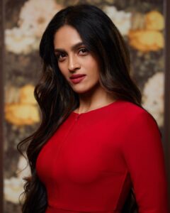 Rukmini Vijayakumar Instagram - The way that I wear my hair changes everything….. I think I’m seen differently… isn’t that strange? 

Photo: @sunnyjagesar 

#reddress #dancerlife #indian #browngirl #red #fashion