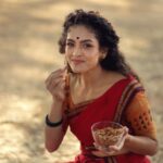 Rukmini Vijayakumar Instagram - I rely on a handful of almonds daily to support my fitness journey, even when I am out for a shoot. These natural and healthy nuts provide the boost of energy I require to stay active. What about you? #HolisticHealthWithAlmonds #health #fitness #almonds #paidpartnership #collab
