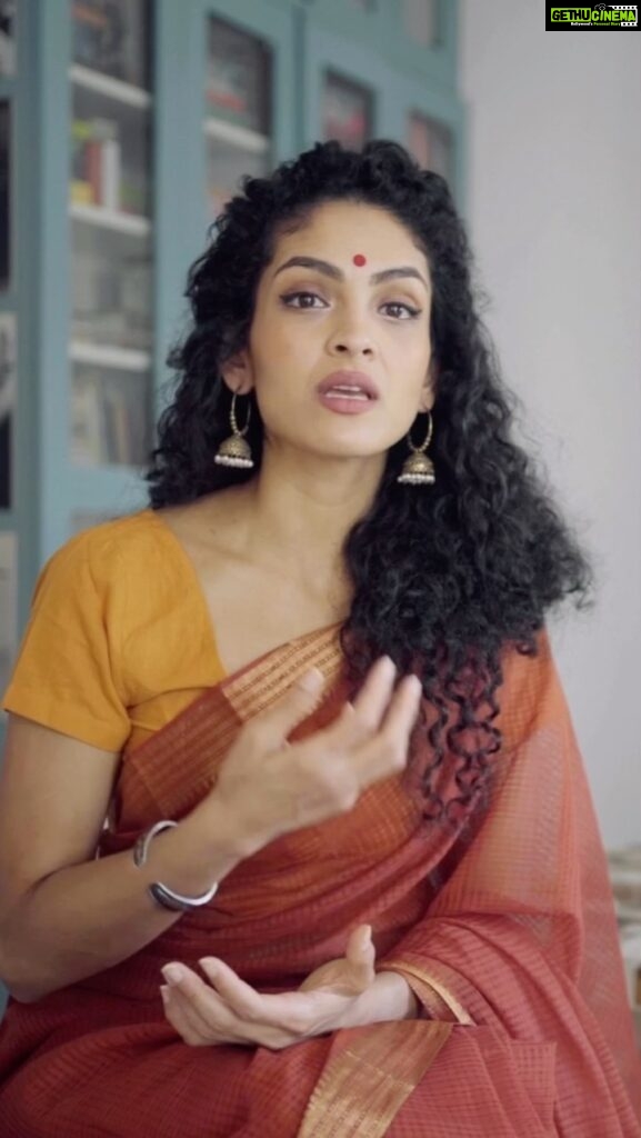 Rukmini Vijayakumar Instagram - A short excerpt from my abhinaya series on the online program of @theraadhakalpamethod . Excited to share that the Raadha Kalpa Method online program now has a 35% discount for a limited number of subscribers (until codes last) www.theraadhakalpamethod.com Code: RKABHINAYA2023 I have a new series on cultivating imagination and abhinaya. This is a pedagogical system that I have devised over the last 15 years based on my experience in creating an imaginary sphere in performance. Also, the prices for Indian students has been lowered substantially! So please check the website for content. #theraadhakalpamethod #promo #bharatanatyam #learnbharatanatyamonline #onlineclasses #natyashastra #theory #indianclassicaldance #rukminivijayakumar