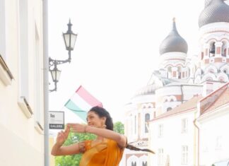 Rukmini Vijayakumar Instagram - I just responded to the music… it was just so happy 😁 I have no idea what I danced down the street 😁♥️ In Old town Tallinn Video @whereisdamndanny Music help @amrita.stuudio #justforjoy #danceforjoy #dancerlife #tamilponnu #tamilsong #ponniyinselvan2 #aganaga Tallinn Old Town