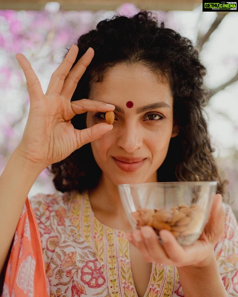 Rukmini Vijayakumar Instagram - A handful of almonds daily has helped me stay healthy and active as a dancer. If you are looking for a healthy snack, I would recommend adding almonds to your daily diet. #almonds