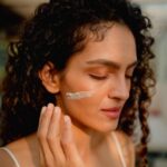 Rukmini Vijayakumar Instagram - I love the sun but after getting sun burned several times, I’ve learned that I need to use sunscreen to protect my skin from sun damage! The all new @pondsindia Serum-boost sunscreen is enriched with SPF 50 and Niacinamide C that help protect the skin from damage caused by UVA and UVB rays☀️ It’s lightweight, non- sticky and leaves no white cast, which makes it super easy to re-apply throughout the day. It prevents dark patches caused by sun damage and leaves your skin with an even tone. Sharing my quick sunscreen tips with you guys. Share yours in the comments! 🙋🏻‍♀️ #Protectandfade with the @pondsinda Serum-boost sunscreen! ☀️