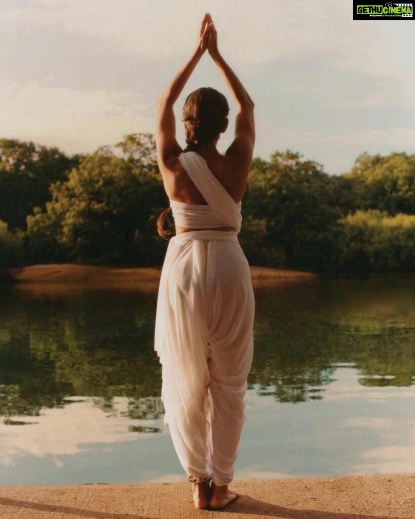 Rukmini Vijayakumar Instagram - I’m so excited to be featured in the @vogueindia May/June issue in photographs by @suleikamueller and styled by @aartthie So beautifully written by Avantika Shankar ♥️♥️♥️ Don’t forget to grab your copy of vogue india !! #vogue #vogueindia #bharatanatyam #spirituality #oneness #love #universe #salangai #shiva #parvati #indian