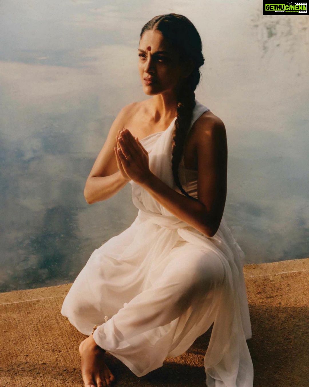 Rukmini Vijayakumar Instagram - I’m so excited to be featured in the @vogueindia May/June issue in photographs by @suleikamueller and styled by @aartthie So beautifully written by Avantika Shankar ♥️♥️♥️ Don’t forget to grab your copy of vogue india !! #vogue #vogueindia #bharatanatyam #spirituality #oneness #love #universe #salangai #shiva #parvati #indian