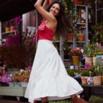 Rukmini Vijayakumar Instagram - Laughter, love and sunlight…. Some of the best things in this world! Photo @sunnyjagesar Dress : @anthropologie #dress #love #reddress #sunlight #laughter #netherlands #photography #fashion #browngirl #flowers