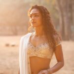 Rukmini Vijayakumar Instagram - Throwback to some pictures that @sunnyjagesar shot…. Will be sharing a few more that are more recent in the next week Clothes @anitadongre #dancer #white #ghagra #lovemylife #indian #indiandance #smile #indianwomen
