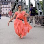 Rukmini Vijayakumar Instagram - Going to be performing this beautiful composition in Mumbai this weekend! (Sorry the show is sold out) Looking forward to dancing in mumbai after a long time ♥️ Video : taken in Frankfurt while I was performing with @nrweventss Video by: @thatbeardedguysphotography #exploringfrankfurt #bharatanatyam #ardanareeshwara #jathi #indianclassicaldance