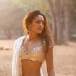 Rukmini Vijayakumar Instagram - Throwback to some pictures that @sunnyjagesar shot…. Will be sharing a few more that are more recent in the next week Clothes @anitadongre #dancer #white #ghagra #lovemylife #indian #indiandance #smile #indianwomen