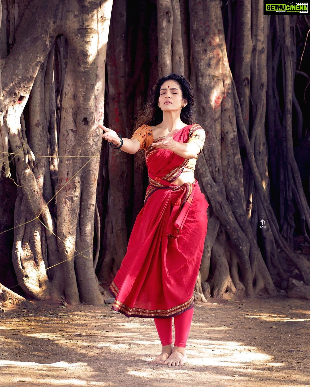 Rukmini Vijayakumar Instagram - Last night in Chandigarh was magical in a way that I cannot explain. I have performed ISHWARA before several times, but some days everything comes together in a beautiful way. It was as though all the artists were having an intimate spontaneous conversation … one that we can never repeat in exactness or even remember properly once it is done. I’m very critical of my own shows…. I know when I could have done better. But last night was the best show of ISHWARA so far…. And I hope I’m able to have these beautiful conversations with my fellow artists more frequently… @nandakumar_unnikrishnan @d.v.prasanna @shyam_rhythmgam @bamboo_melody_rakesh I also have @somyarout2806 my coach to thank. For being there for me… I haven’t had a Bharatanatyam teacher for almost 18 years. And I really value my time with him. My body is my instrument - and without it’s versatility, I won’t be able to have any conversation on stage at all 😊 Photos are not from last night..they are photos of me dancing the first jathi of the same Varnam after the shoot for @neermukile was over… and @nithin_nandakumar captured it beautifully. #bharatanatyam #dancerlife #indiandancer #dance #indiandance #dance