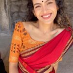 Rukmini Vijayakumar Instagram – Everyone has been asking me for my skin routine… so here goes with a few things that I do. It’s not easy to travel so much, stay healthy and continue to perform and dance at optimal capacity. My focus is on this primarily… skin health is a side benefit. So here are a list of things that probably contribute to skin health in my case. 

– I wash my face frequently. Clean properly before I sleep and maybe once or twice in the day because I end up sweating. 
– I always hydrate. I use face cream. What’s worked for me so far… I’ve tried Lancôme, love their rose range, but also like L’Oréal, Chanel is great but too expensive, Estée Lauder has some great face creams. I’m sure there are other brands that I haven’t tried yet… but I like to keep it simple and just make sure I’m hydrated. Both in the day and before I sleep.
– I use virgin coconut oil to take make up off. It’s the best for me so far 
– I exercise everyday. Run, dance, yoga, strength train
– I don’t drink too much water… this is odd. Because everyone says you needs lots of water for good skin. I just drink a lot when I feel like I need it. But I’m someone who can go most of the day with almost no water. Which is Wierd. 🙄
– I use my moms homemade ayurvedic scrub for my face and body a few times a week. It’s luxurious for me. Other days I use a simple face wash. I love the aveda face wash. But I also use the forest essentials and garnier, ponds etc – basic ones. 
– I try to sleep as much as I can. If I have an early flight like today, I get to where I need to go and then sleep as much as I can. I carry an eye mask so that I can block sunlight. I definitely don’t get as much sleep as I should all the time but I’m trying to change that. Less sleep makes my skin feel sallow and tired. 
– I eat healthy for the most part. Lots of fruits and vegetables. Raw veggies everyday – atleast one meal. I don’t eat food that’s too spicy or oily. Complex carbs, brown rice, grains are preferred. I never eat white rice. I eat happily now. This wasn’t always the case. 

Lastly – this video – I had a good make up artist @makeupby_prarthana 😁 

Hope this helps! 

(Videos during shoot for @neermukile) 

#skincare #beauty #health