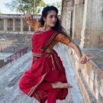 Rukmini Vijayakumar Instagram - Back at Melkote after about 17 years! Can’t believe that it’s been that long. A throwback to one of my first dance songs in a movie. “Kana kangiren” , from Ananda Tandavam , was shot here in melkote. Sorry I don’t really remember all the steps 😂 just a quick try between shooting for a music video with @unneeudayakumar @vivianambrose @makeupby_prarthana @sruthisailesh #tamilgirl #kanakangiren #throwback #justforfun #dancerlife #dance