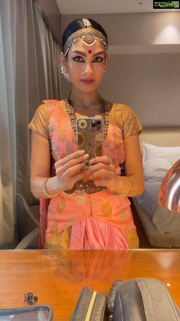 Rukmini Vijayakumar Instagram - Doing some posts on “the realities of being a Bharatanatyam dancer”. This is a weekly ritual for me. Dressing up and performing. I do it more than once a week sometimes… Many people ask me why I wear minimalist jewellery- no jhumkas. Honestly, I love jhumkas, I got the biggest ones when I was a teenager, but I just cannot wear them for a 90 - 120 minute performances anymore. My ears bleed profusely and by the time they heal, I have to wear these heavy earrings again. Those of you who interact with me on a daily basis will know that I don’t wear any jewellery on most days. Not even tiny studs. On non- performance days, I just want to “be”. If you are one of the people who wear jhumkas, especially the big ones… I don’t know how you do it. I wish that I could. I just can’t anymore. Maybe just for photos 🤣 I can. More on #therealitiesofbharatanatyam soon 😁 I’m performance ready! And on the way to @taalgroupsurat #bharatanatyam #dancerrealities #indiandancer #earrings #heavyjhumkas #jhumkas #templejewellery #bharatnatyam