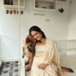 Rukmini Vijayakumar Instagram - My heart broke leaving this fellow behind this time. His loving eyes ♥️ blocking the door ☹️. Off to Estonia - Germany - Netherlands- Switzerland for performances and workshops Details in the link in my bio. Traveling is hard when you leave family behind … But I’m looking forward to seeing you all in these beautiful countries… and living shared experiences through art ♥️ #dancerlife #indiandancer #bharatanatyam #bharatnatyamdancer #lovemydog #dogmom #gsd #germanshepherd #lifewithkong
