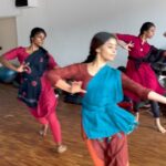 Rukmini Vijayakumar Instagram - “The Goddess” tomorrow! Don’t miss it. At the @heritageparampara Gudiya Sambhrama Festival . BNMIT college, Banashankari, bangalore. 7:30 pm Open to all! Come early to grab your seats. Choreography & Direction Rukmini Vijayakumar Rehearsal Directors Padmashree & Asokavadhani Dancers Rukmini Vijayakumar Padmashree Asokavadhani Anusha Yash Priyadarshini Rajendran Samyuktha Jujare Surabhi Gopal Reanna Ranjan Manasvee Gupta Light Design Gyandev Singh Music Ambi Subramaniam : Violin Raghuram Rajagopalan : Vocals Sunaad Anoor : Percussion Anoor Vinod Shyam : Mridangam & Percussion Photography: Vivian Ambrose Rakesh #bharatanatyam #indiandance #classicalindiandance #theater #dancer #bharatnatyam #dancerlife #classicaldancer