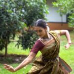 Rukmini Vijayakumar Instagram - The Vallachi Tillana, one of the first compositions that I learned from my Guru Narmada and the first Tillana that I teach my students even today. A beautiful composition by the loving Dwaraki aunty, form bangalore…. Dwaraki Krishnaswamy. In many ways this Tillana celebrates one of the primary women in my life who made me a dancer - Guru Narmada . The Tillana is about the Devi, but this Tillana, for me - also stands for the beautiful person that Narmada aunty was. Although I’m not performing this particular Tillana this month in The series of performances that are around the feminine energy, I thought it was appropriate to share this as I thought about Narmada aunty. I miss her. For upcoming performances www.dancerukmini.com Video @vivianambrose #guru #love #lovemydanceteacher #narmadaaunty #gurunarmada #bharatanatyam #vallachitillana #tillana #vallachi