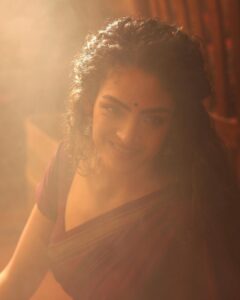Rukmini Vijayakumar Instagram - I saw a man this morning wearing his headphones and dancing in the park, oblivious to those around him. He seemed really happy. But many people walking by looked at him like he was strange. 

It’s a funny thing that happiness, silliness and unfettered joy is only accepted when someone has had a drink. If someone is happy and dancing for no reason, they are looked at strangely. Not sure why we live in a society where one has to grow out of the simple human expression of joy of by the time they are teenagers. 

I hope to live in a society where dancing and singing and twirling for no reason are completely acceptable behaviour one day. ♥️

Photo: @nithin_nandakumar from my shoot for the music video Neermukile. @unneeudayakumar 
DOP @vivianambrose 
Costumes: @manu_smrithim_design_factor 
Stylist: @ms.z_mate 
Make up: @makeupby_prarthana 

#thoughts #innergrowth #journey #spirituality #findingoneself #happiness #joy #freedom #societalnorms #dancing #singing