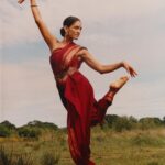 Rukmini Vijayakumar Instagram - To be in the moment, is the greatest gift of all. More pictures with @suleikamueller & @aartthie #bharatanatyam #dancer #indiandancer #redsaree #vogueindia