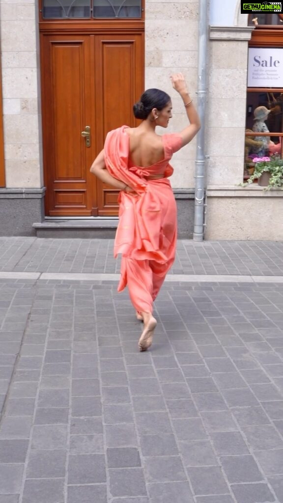 Rukmini Vijayakumar Instagram - Just for fun 😊 (And no- this is not Bharatanatyam) Video @thatbeardedguysphotography #dancer #tamilgirl #bollywood #dancewithme #frankfurt Frankfurt, Germany