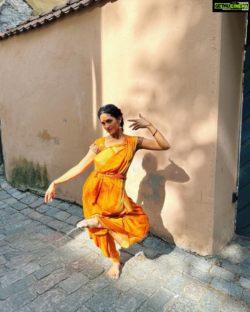 Rukmini Vijayakumar Instagram - Had a week filled with performance and teaching and experiences that I would never have had if not for dance. I enjoyed the warmth of people, the kindness of strangers after every performance and the pleasure of walking down many beautiful streets from different countries. Thank you all for having me @amrita.stuudio @sawezer @nrweventss @shalini #dancerlife #dancer #bharatanatyam #indiandancer #indiandance #dancerdiaries