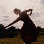Rukmini Vijayakumar Instagram - Reaching to the light…. eternally . Photos @suleikamueller Styling @aartthie From our series with vogue india #dancerlife #light #longing #bharatanatyam #indiandancer #surrender #spirituality #vedanta