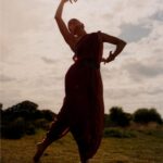 Rukmini Vijayakumar Instagram - Reaching to the light…. eternally . Photos @suleikamueller Styling @aartthie From our series with vogue india #dancerlife #light #longing #bharatanatyam #indiandancer #surrender #spirituality #vedanta