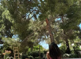 Rukmini Vijayakumar Instagram - Time for a short break…. So I can be ready for everything that’s coming up for the rest of the year! #holiday #beach #spain