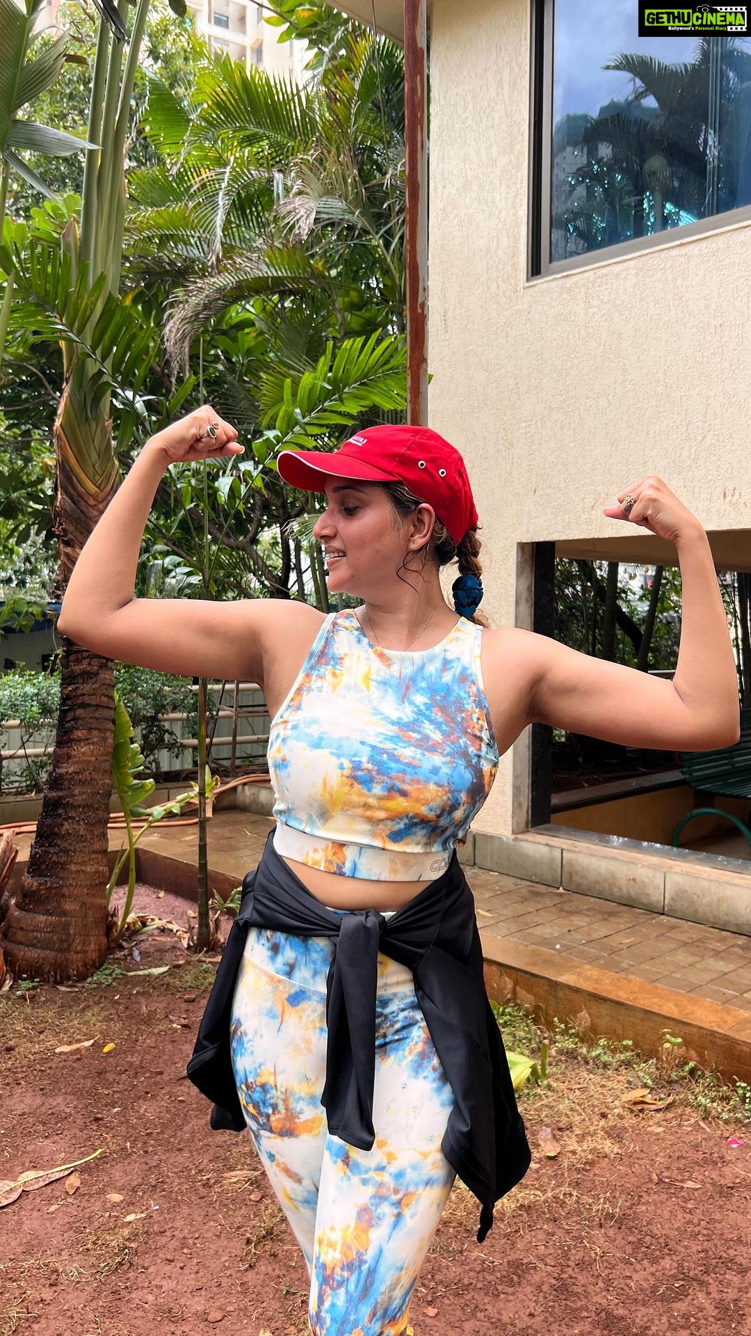 Rupali Bhosale Instagram - One step at a time “STRENGTH DOESN’T COME FROM WHAT YOU CAN DO IT COMES FROM OVERCOMING THE THINGS YOU ONCE THOUGHT YOU COULDN’T DO.” Nothing will work unless you do. Get comfortable with being uncomfortable 🏋️♀️ Thanks @science_based_fitnessclub Gym wear @silvertraq . . . . . . . #StayStrong #StayFit #StayHealthy #TakeCareOfYourSelf #SelfLove #LifeIsBeautiful #PositiveVibes #RupaliBhosle #RockingRupali #RupaliWinningHearts #KeepLoving #FitnessMotivation #FitnessLife #WednesdayVibes #NoPainNoGain #ScienceBasedFitnessClub #FitnessFreak #WednesdayMotivation #StarPravah #Sanjana #AaiKutheKayKarte 🧿