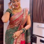 Rupali Bhosale Instagram - TEAM working hard in all sense pratek event pratek shoot this team is constantly with me. I can’t thank them enough for all the hard and creativity they put each n everytime in any given situation. This is my star ⭐️ Team. Hya varshi mala Insta Reel Star cha award milala pan toh award mazya ekaticha nakkich nahi pratek video maage @ruksar__99 ani @raju_chiluka31 hi mansa astat 🫶 Makeup @mhatresameer60 Hair @ruksar__99 Video @ruksar__99 . . . . . . #LifeIsBeautiful #FeelLife #InstaGood #PositiveVibes #InstaVideo #FeelItReelIt #Wednesday #WednesdayVibes #Ootd #RupaliBhosle #RockingRupali #RupaliWinningHearts #KeepLoving #Sanjana #StarPravah #AaiKutheKayKarte 🧿