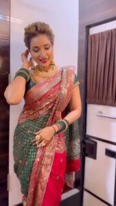 Rupali Bhosale Instagram - TEAM working hard in all sense pratek event pratek shoot this team is constantly with me. I can’t thank them enough for all the hard and creativity they put each n everytime in any given situation. This is my star ⭐️ Team. 

Hya varshi mala Insta Reel Star cha award milala pan toh award mazya ekaticha nakkich nahi pratek video maage @ruksar__99 ani @raju_chiluka31 hi mansa astat 🫶 

Makeup @mhatresameer60 
Hair @ruksar__99 
Video @ruksar__99
.
.
.
.
.
.
#LifeIsBeautiful #FeelLife #InstaGood #PositiveVibes #InstaVideo #FeelItReelIt #Wednesday #WednesdayVibes #Ootd #RupaliBhosle #RockingRupali #RupaliWinningHearts #KeepLoving #Sanjana #StarPravah #AaiKutheKayKarte 🧿