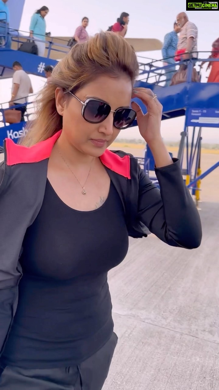 Rupali Bhosale Instagram - ✈️ Airplane Mode ✈️ Bag @zoukonline . . . . . #LifeIsBeautiful #FeelLife #InstaGood #InstaVideo #FeelItReelIt #Saturday #SaturdayVibes #Ootd #RupaliBhosle #RockingRupali #RupaliWinningHearts #KeepLoving #Sanjana #StarPravah #AaiKutheKayKarte 🧿