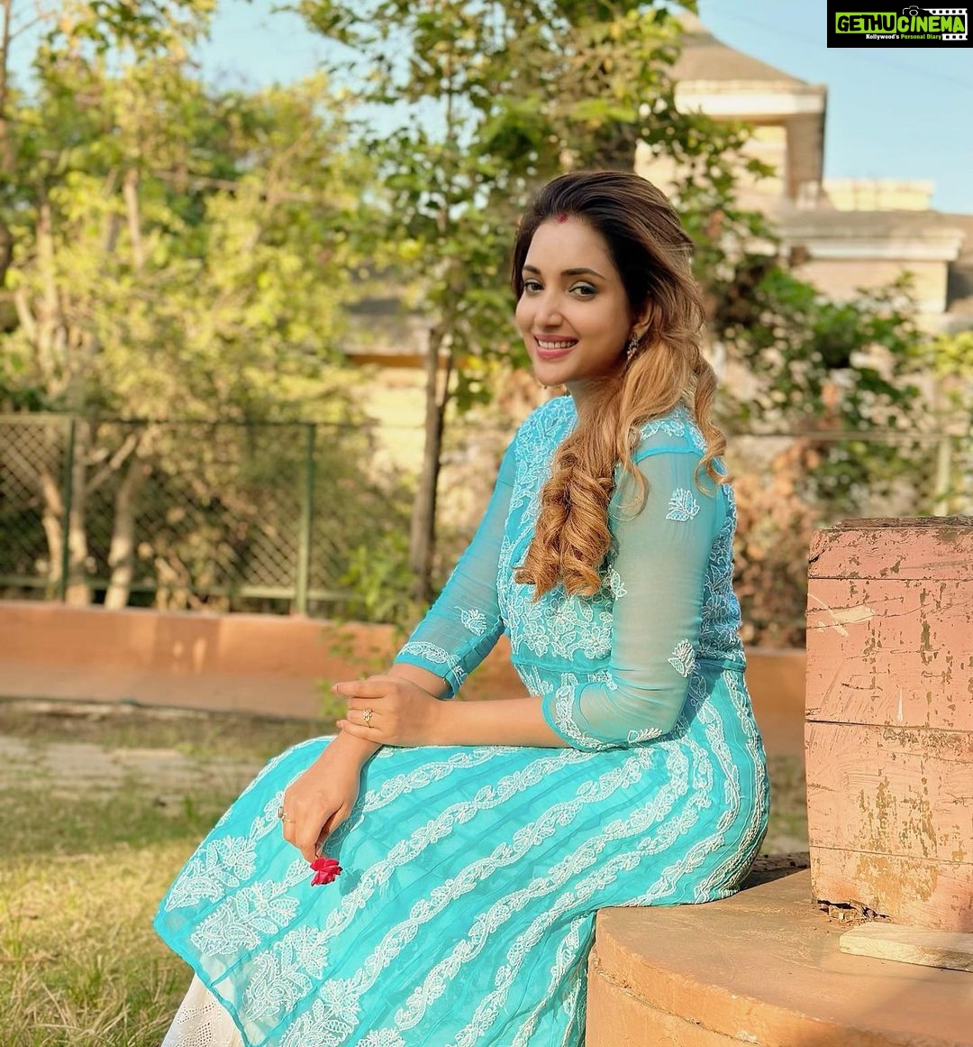 Rupali Bhosale Instagram - "By God, when you see your beauty you will be the idol of yourself.! ~ RuMi ~ Hair by @ruksar__99 Makeup by ππ»ββοΈ Clicked by @raju_chiluka31 Kurta by @gauri.ethnic . . . . . . #LifeIsBeautiful #FeelLife #InstaGood #PositiveVibes #InstaVideo #Friday #FridayVibes #Ootd #RupaliBhosle #RockingRupali #RupaliWinningHearts #KeepLoving #Sanjana #StarPravah #AaiKutheKayKarte π§Ώ