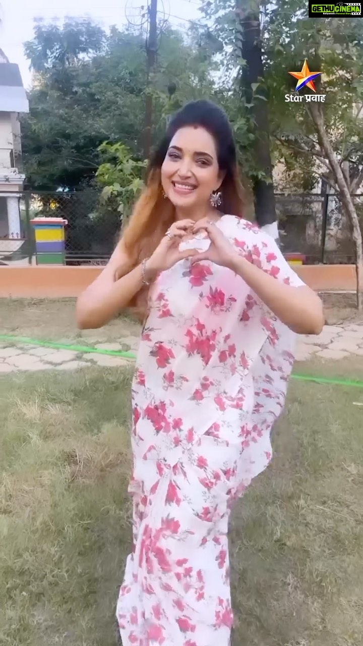 Rupali Bhosale Instagram - एक जपून ठेवावी अशी लव्ह स्टोरी... थिएटर किंवा ओटीटी च्या अगोदर थेट Star प्रवाह वर... नक्की पहा वर्ल्ड टेलिव्हिजन प्रीमियर, ‘ऑटोग्राफ’ रविवार १४ मे दु. १:०० वा. Star प्रवाह वर... @rajwadesatish @ankushpchaudhari @amrutakhanvilkar @urmilakothare @manasi_moghe . . . . . #AutographMarathiMovie #StarPravah