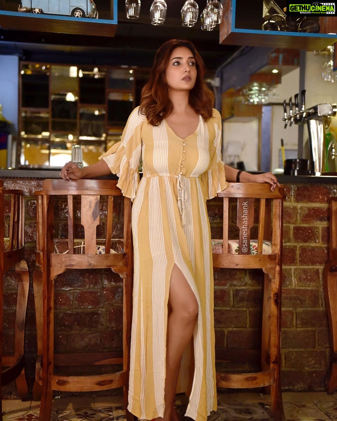 Rupali Bhosale Instagram - Appear as you are. Be as you Appear ~ RuMi ~ MUA @nishigodbole_official Clicked by @saneshashank . . . . . . #LifeIsBeautiful #Rumi #FeelLife #InstaGood #PositiveVibes #InstaPic #PhotoShoot #Saturday #SaturdayVibes #Ootd #RupaliBhosle #RockingRupali #RupaliWinningHearts #KeepLoving #Sanjana #StarPravah #AaiKutheKayKarte 🧿 Hippie at Heart