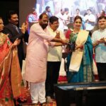 Rupali Bhosale Instagram - अखिल भारतीय मराठी नाट्य परिषद तळेगाव शाखेचा २०२३ चा “कलागौरव पुरस्कार” तळेगावला झाला आणि ह्या पुरस्कारासाठी यंदा आमची संजना अनिरुद्ध ची निवड झाली. खूप खूप धन्यवाद ! अखिल भारतीय मराठी नाट्य परिषद तळेगाव शाखा