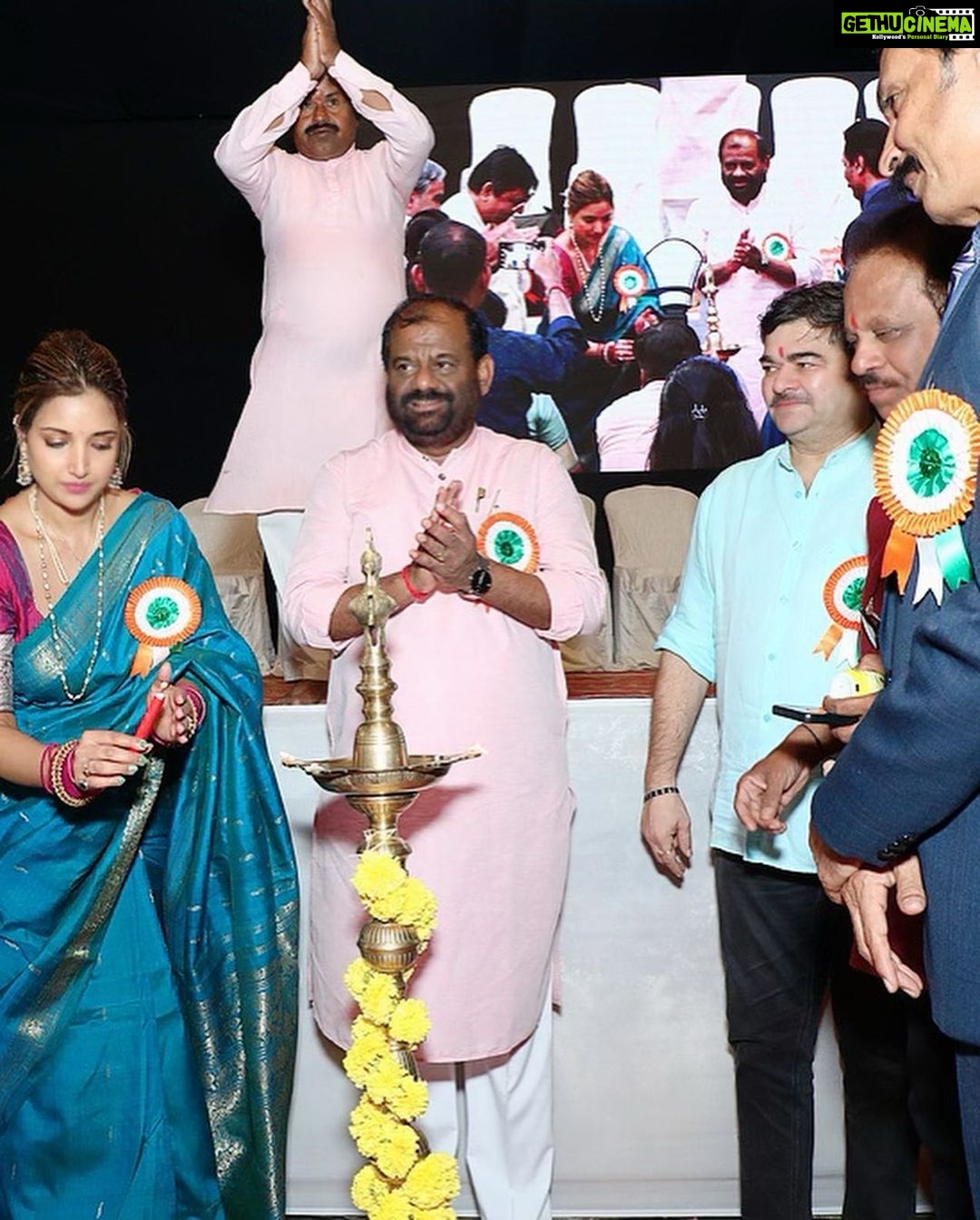 Rupali Bhosale Instagram - अखिल भारतीय मराठी नाट्य परिषद तळेगाव शाखेचा २०२३ चा “कलागौरव पुरस्कार” तळेगावला झाला आणि ह्या पुरस्कारासाठी यंदा आमची संजना अनिरुद्ध ची निवड झाली. खूप खूप धन्यवाद ! अखिल भारतीय मराठी नाट्य परिषद तळेगाव शाखा