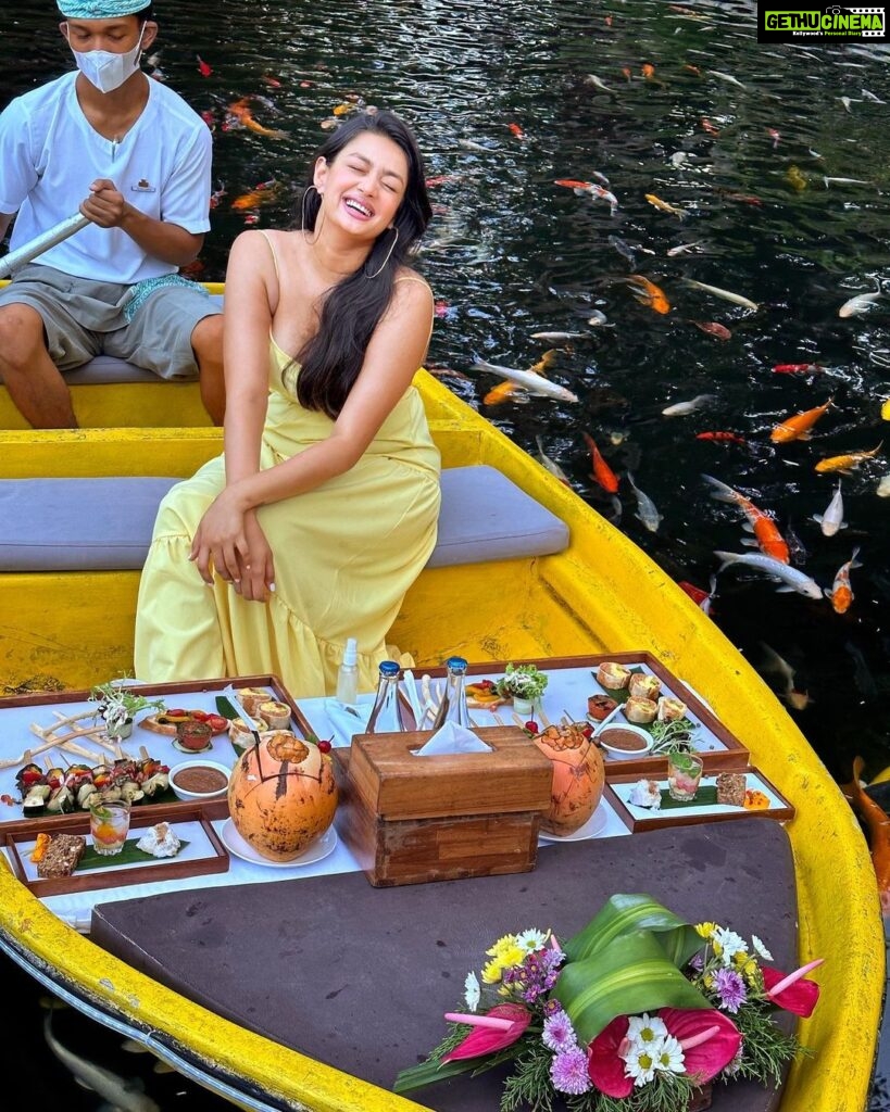 Samiksha Jaiswal Instagram - Picnic on a boat with koi fishes all around!💛 Serenity!💛 . . . . . . . . . . . . . . #kamandalu #ubud #koifish #date #picnic #instagood